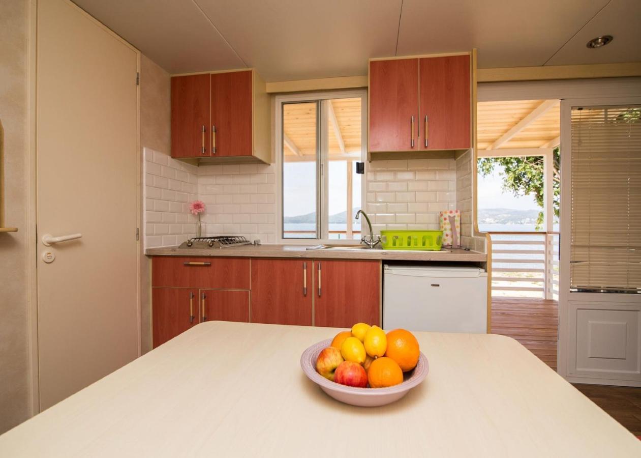 Mobile Home Frangipani 3 Биоград на Мору Екстериор снимка