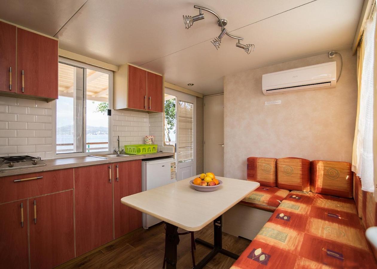 Mobile Home Frangipani 3 Биоград на Мору Екстериор снимка